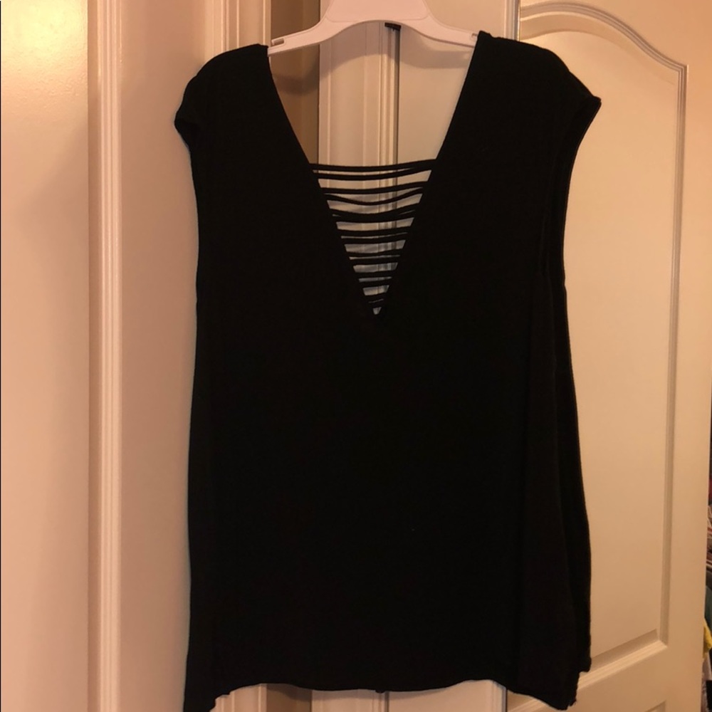 black tee
